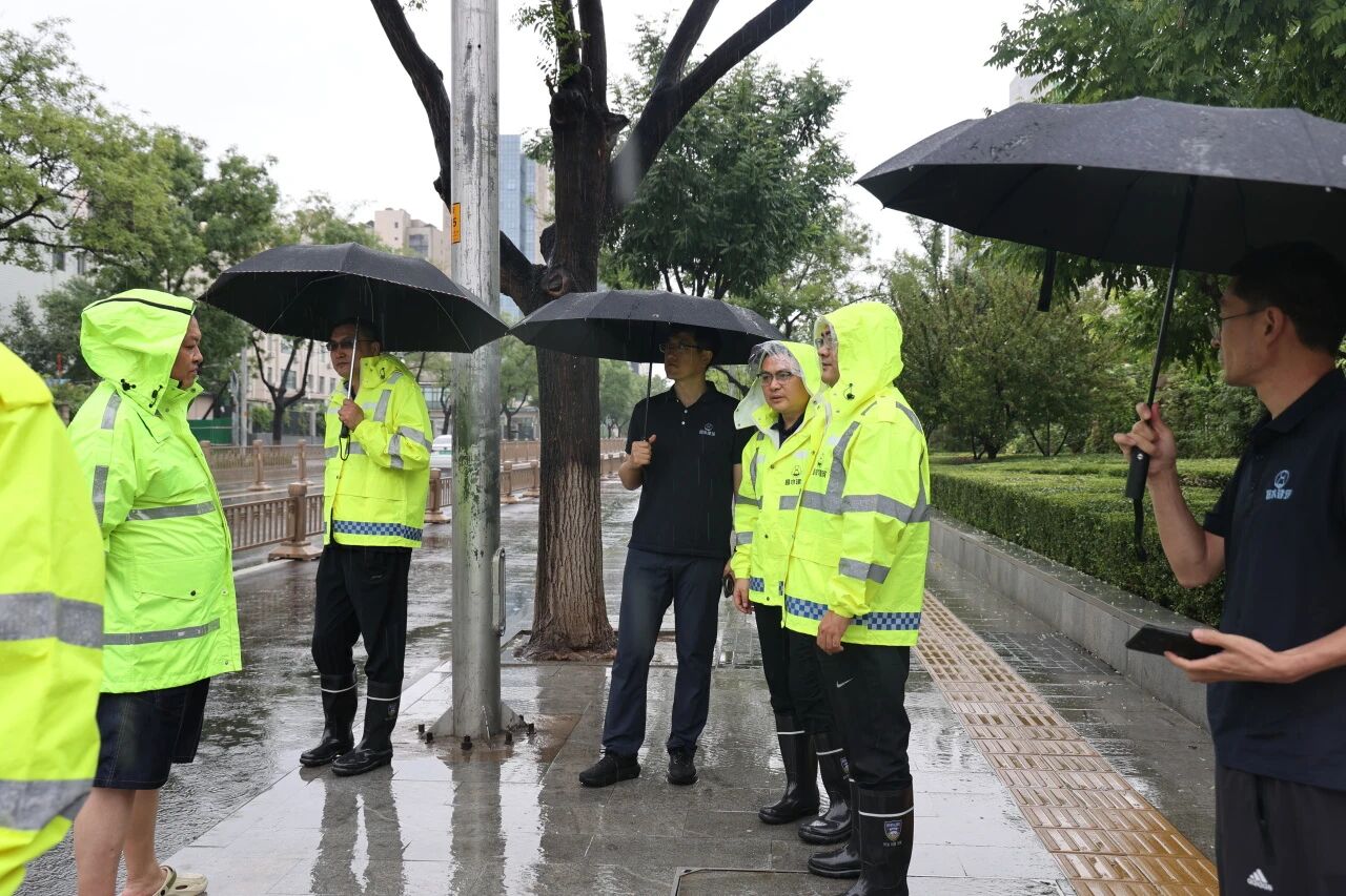 党建引领筑防线 党群同心护安澜——昌水公司全力应对8月12日强降雨积水险情